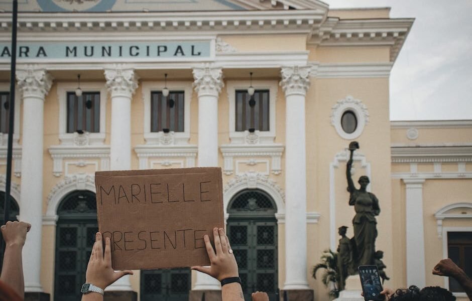 ### Blog: “Análise da Decisão de Jamie Pollard em Apoiar Bill Fennelly”